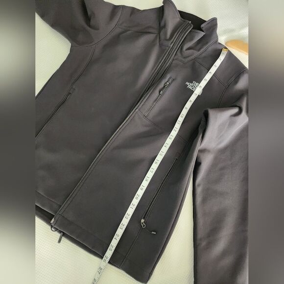 The North Face Men's Dark Black Performance Jacket - Picture 13 of 15